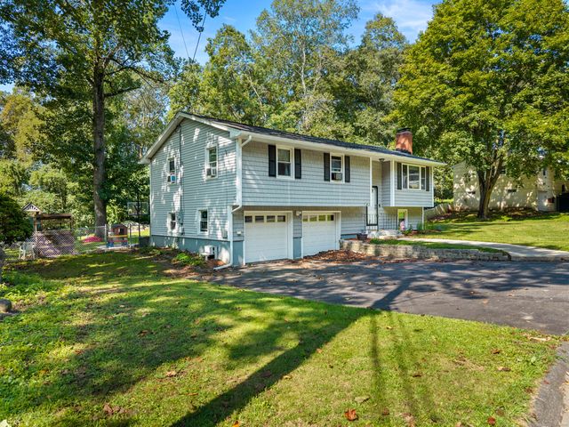 3 Parkwood Drive, Ledyard, CT 06335