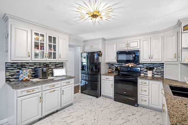 3 Parkwood Drive, Ledyard, CT 06335