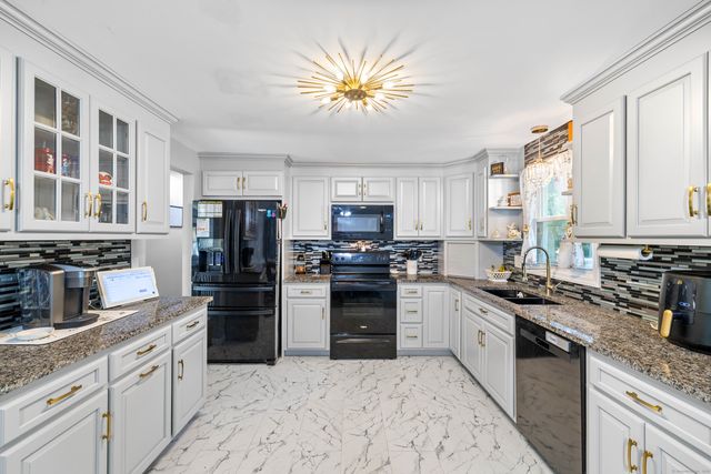 3 Parkwood Drive, Ledyard, CT 06335