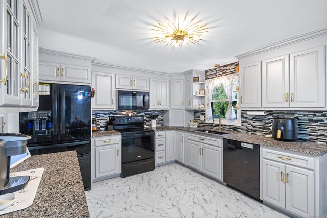 3 Parkwood Drive, Ledyard, CT 06335