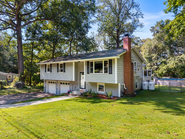 3 Parkwood Drive, Ledyard, CT 06335