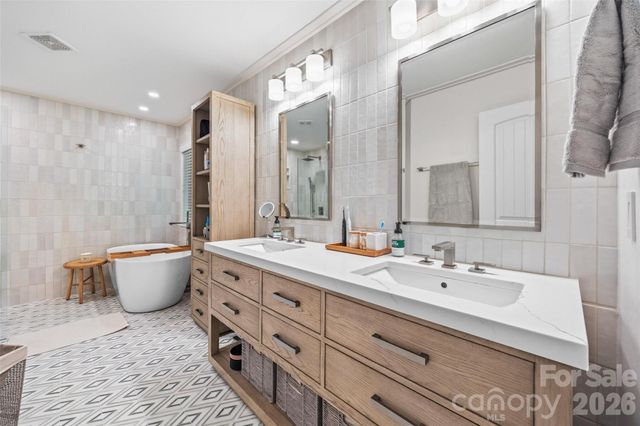 2019 Windrow Wood Court, Matthews, NC 28105