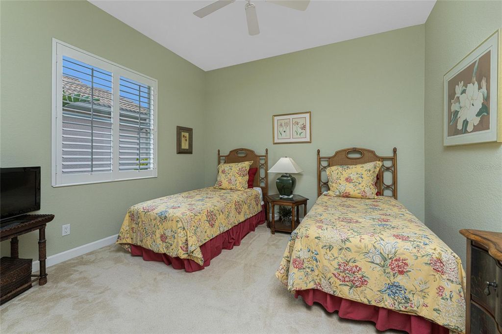 Image 36 of property listing at 138 MONTELLUNA DRIVE, North Venice, FL 34275
