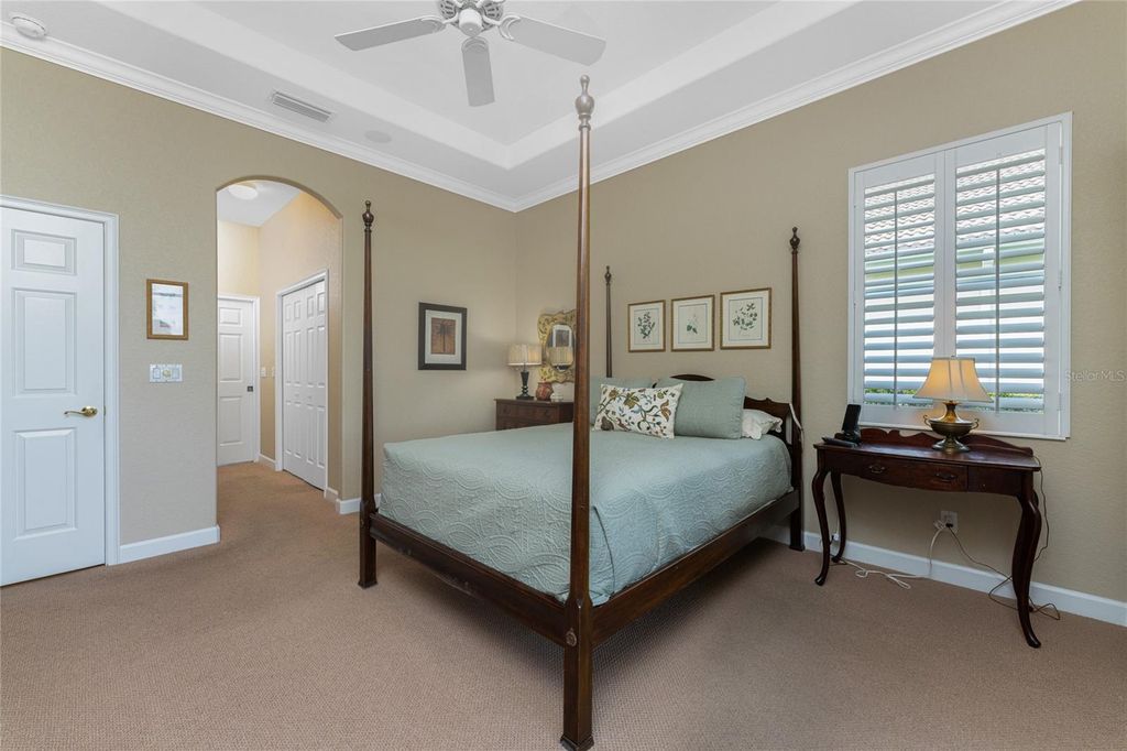 Image 38 of property listing at 138 MONTELLUNA DRIVE, North Venice, FL 34275