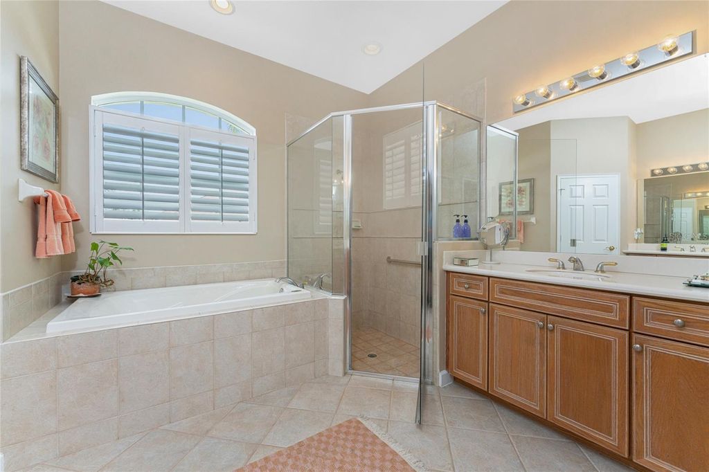 Image 39 of property listing at 138 MONTELLUNA DRIVE, North Venice, FL 34275