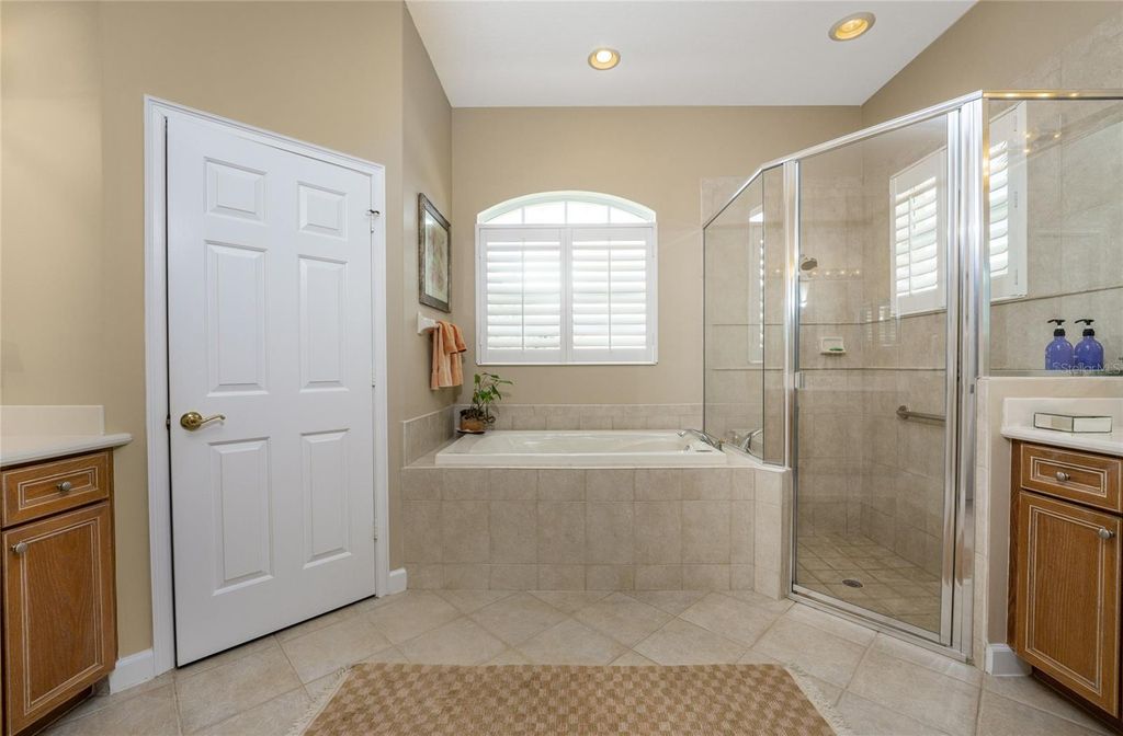Image 41 of property listing at 138 MONTELLUNA DRIVE, North Venice, FL 34275