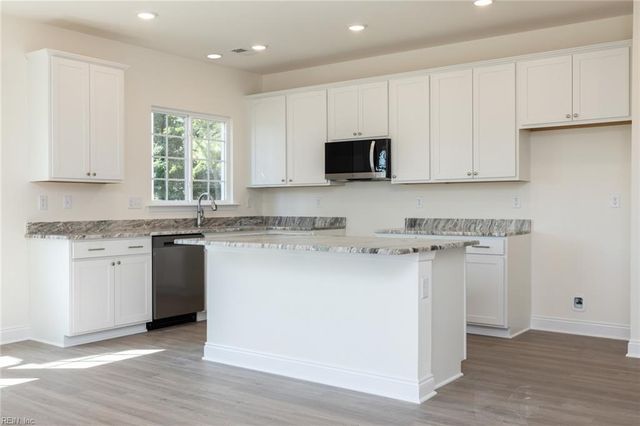 2011 Carroll Brinkley WAY, Suffolk, VA 23434