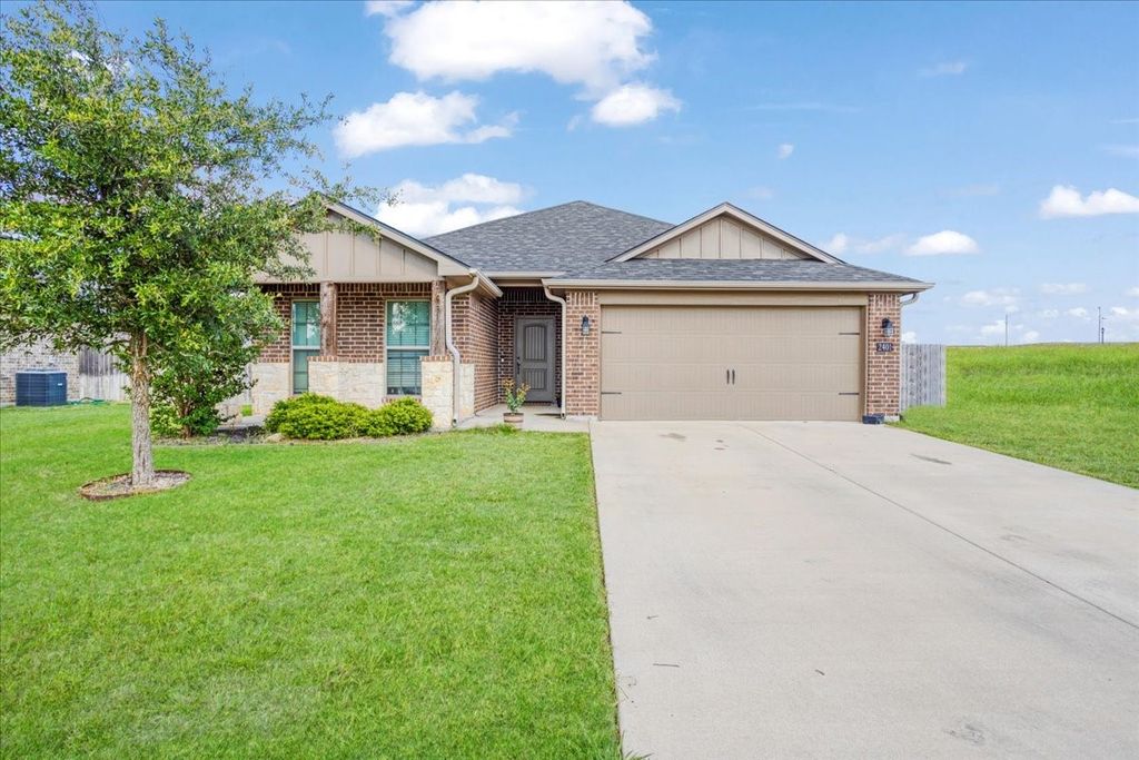 2401 Southridge Lane, Sherman, TX 75092