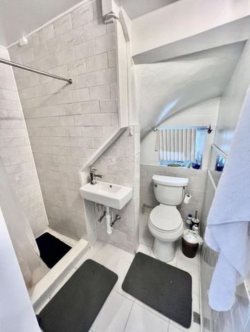 36 White 1, Boston, MA 02128