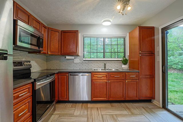 2419 Palmeadow Drive, Crestview Hills, KY 41017