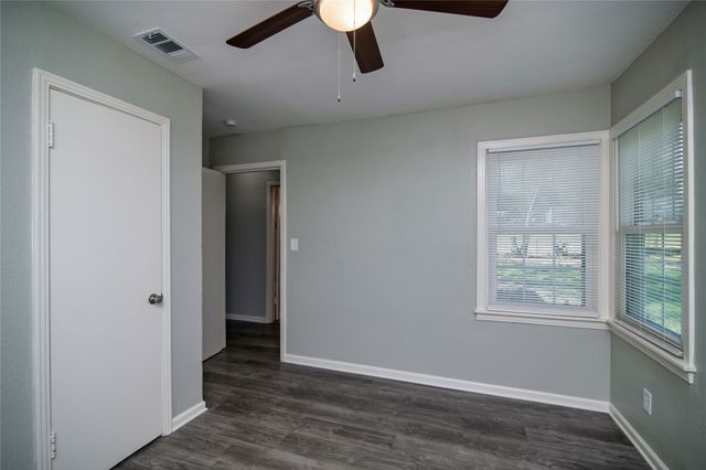 2429 Stephen Lee Drive, Fort Worth, TX 76119