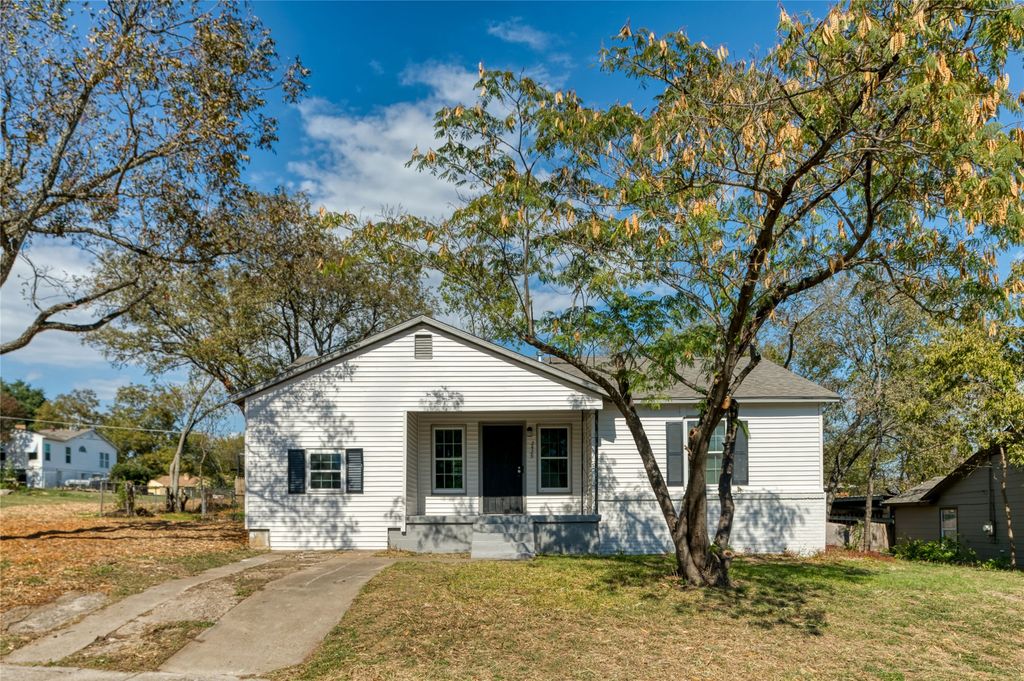 2429 Stephen Lee Drive, Fort Worth, TX 76119