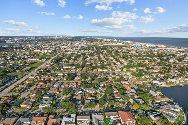 2602 Gerol Court, Galveston, TX 77551