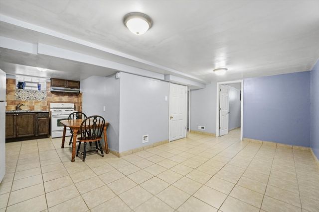 7820 S Sawyer Avenue G, Chicago, IL 60652