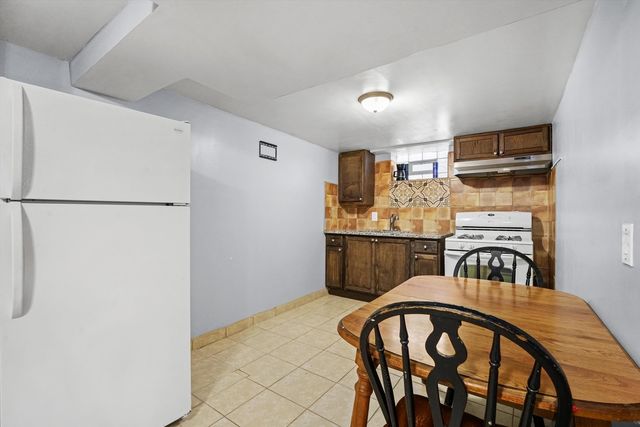 7820 S Sawyer Avenue G, Chicago, IL 60652