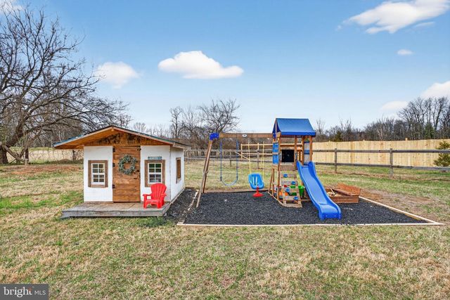 31 FIELDSTONE DR, Bunker Hill, WV 25413