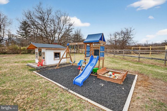 31 FIELDSTONE DR, Bunker Hill, WV 25413