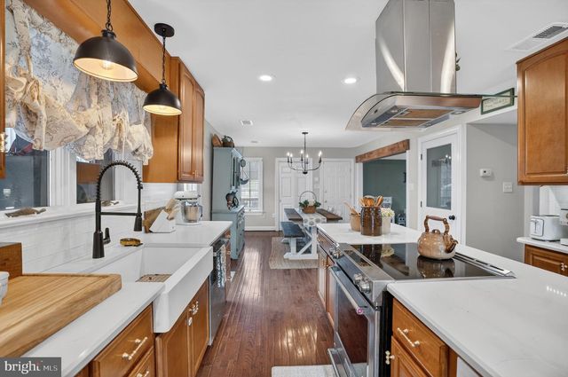 31 FIELDSTONE DR, Bunker Hill, WV 25413