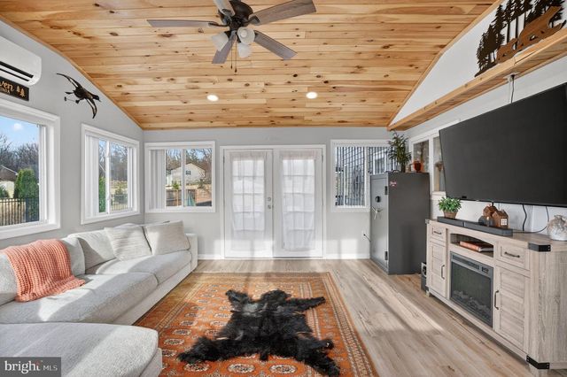 31 FIELDSTONE DR, Bunker Hill, WV 25413