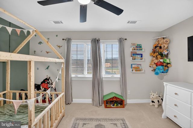 31 FIELDSTONE DR, Bunker Hill, WV 25413