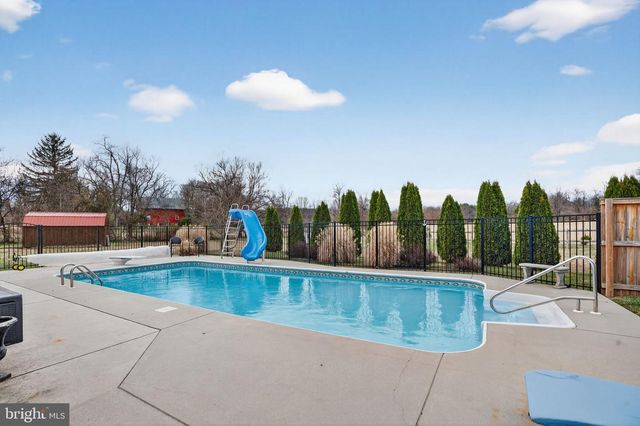 31 FIELDSTONE DR, Bunker Hill, WV 25413