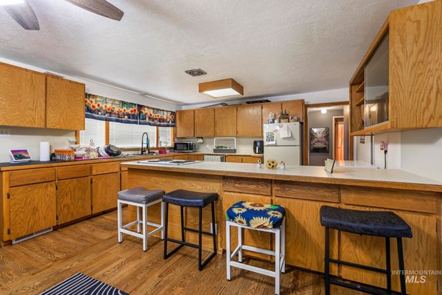 1755 2nd Ave E, Twin Falls, ID 83301