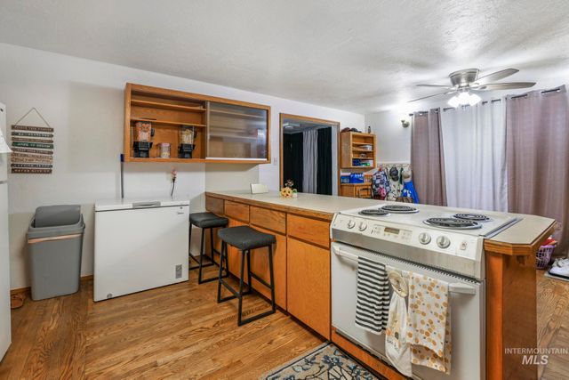 1755 2nd Ave E, Twin Falls, ID 83301
