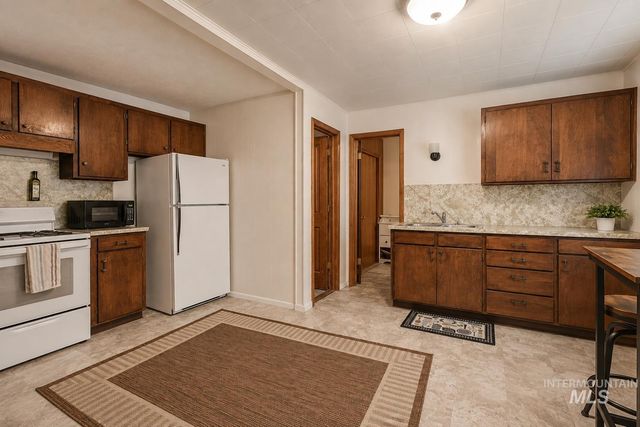 1755 2nd Ave E, Twin Falls, ID 83301