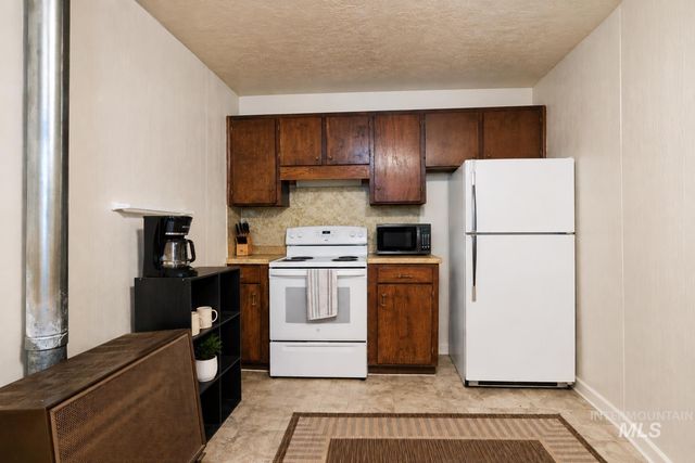 1755 2nd Ave E, Twin Falls, ID 83301
