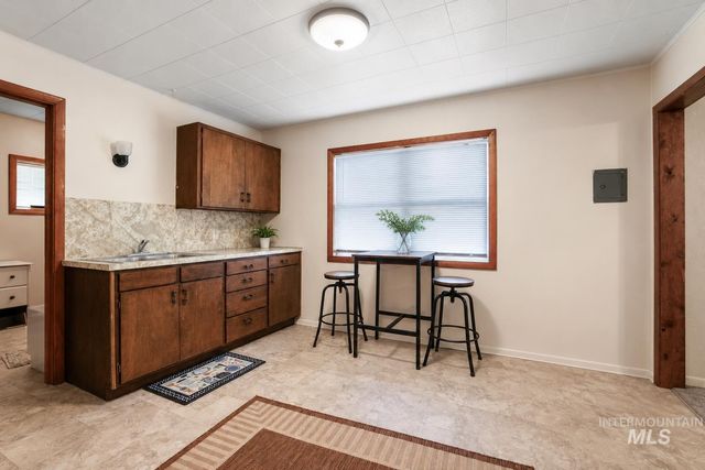 1755 2nd Ave E, Twin Falls, ID 83301