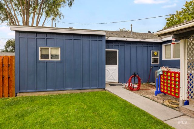 1755 2nd Ave E, Twin Falls, ID 83301