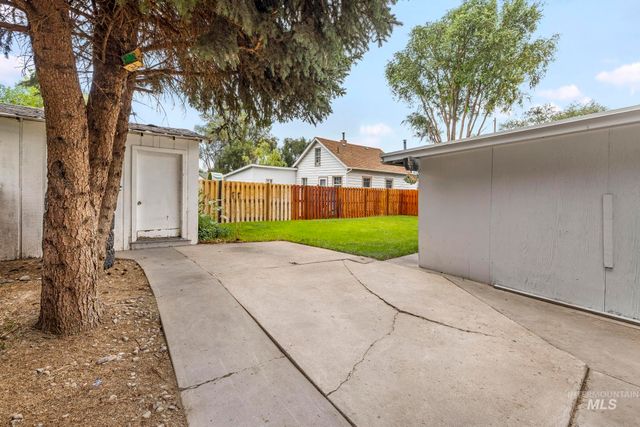 1755 2nd Ave E, Twin Falls, ID 83301