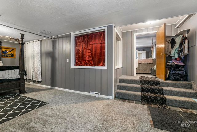 1755 2nd Ave E, Twin Falls, ID 83301