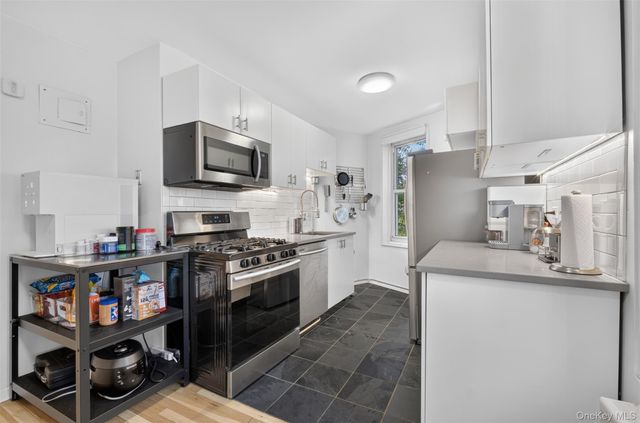 241-20 Northern Blvd 3P, Little Neck, NY 11362