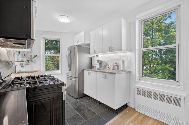 241-20 Northern Blvd 3P, Little Neck, NY 11362
