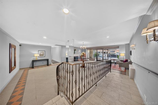 241-20 Northern Blvd 3P, Little Neck, NY 11362
