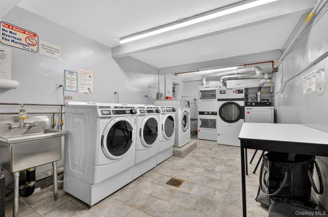 241-20 Northern Blvd 3P, Little Neck, NY 11362
