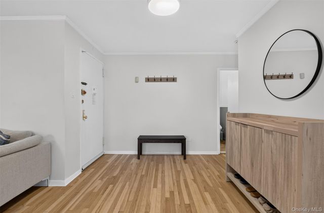 241-20 Northern Blvd 3P, Little Neck, NY 11362