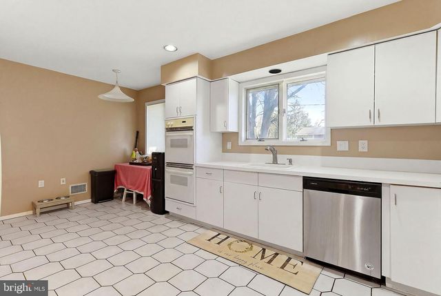 801 HUGHES DR, Hamilton, NJ 08690