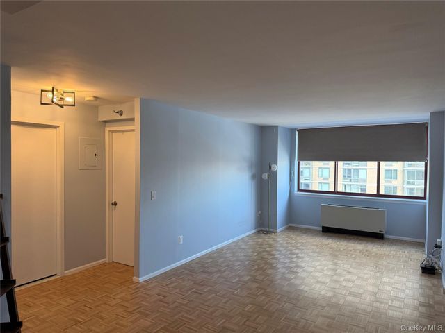 4-74 48th Avenue 17F, Long Island City, NY 11109