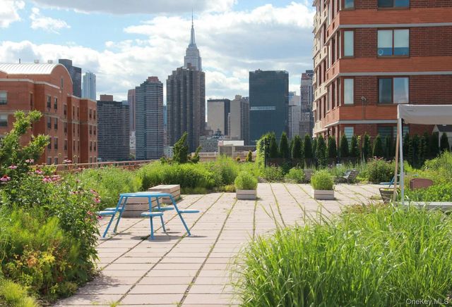 4-74 48th Avenue 17F, Long Island City, NY 11109