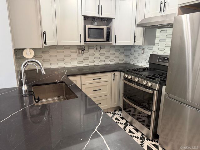 4-74 48th Avenue 17F, Long Island City, NY 11109