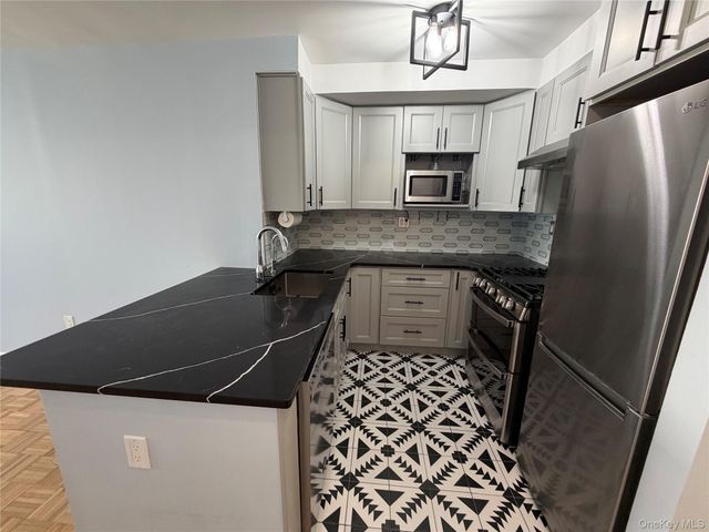 4-74 48th Avenue 17F, Long Island City, NY 11109