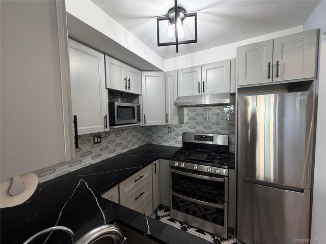 4-74 48th Avenue 17F, Long Island City, NY 11109