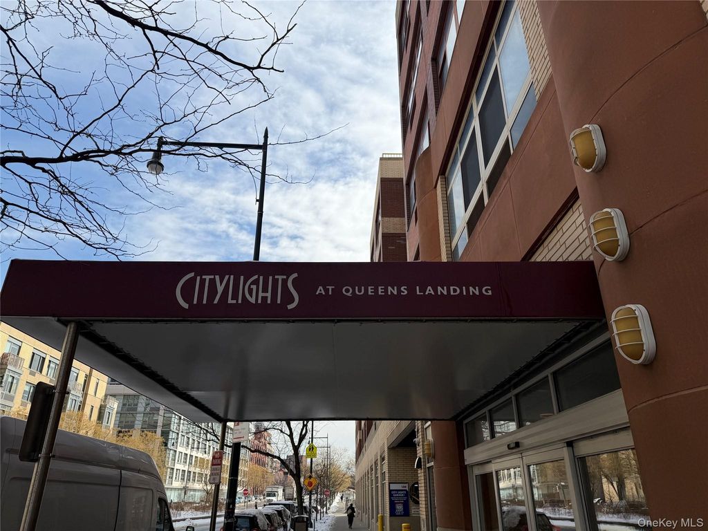 4-74 48th Avenue 17F, Long Island City, NY 11109