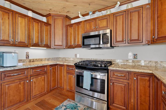 1124 Faggards Road, Gilchrist, TX 77617