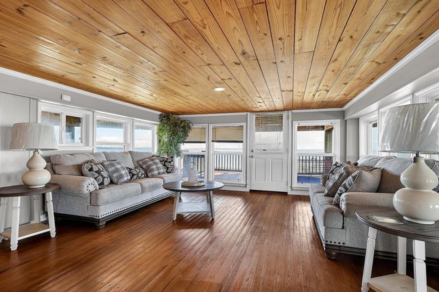 1124 Faggards Road, Gilchrist, TX 77617