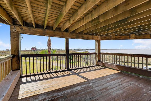 1124 Faggards Road, Gilchrist, TX 77617
