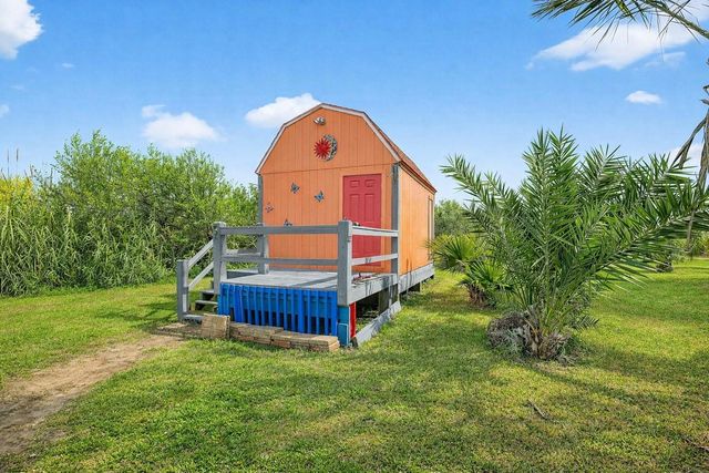 1124 Faggards Road, Gilchrist, TX 77617