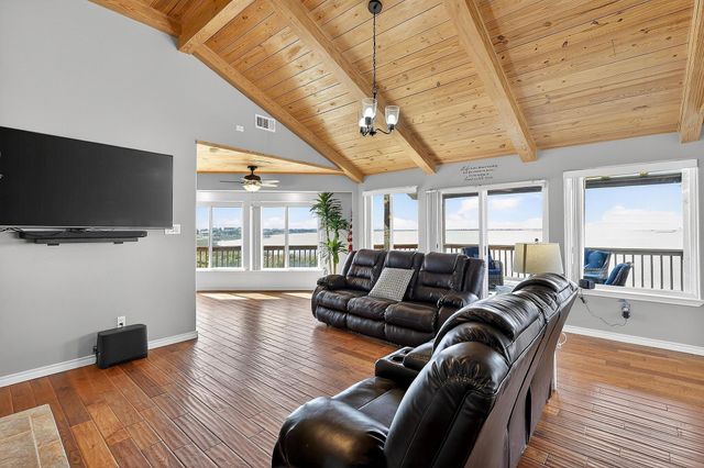 1124 Faggards Road, Gilchrist, TX 77617